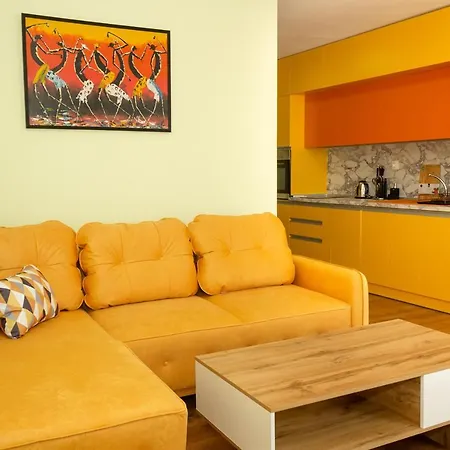 Apartment ~ The Citrus Flat ~ With A Free Parking Spot *