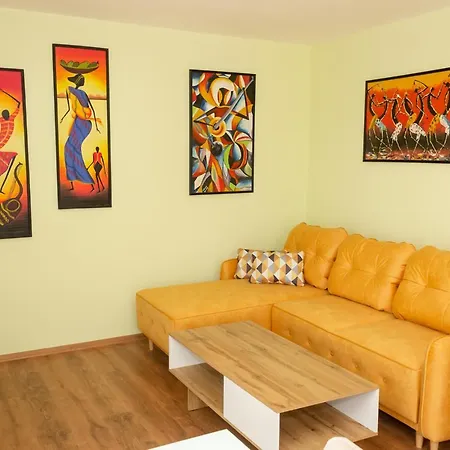 ~ The Citrus Flat ~ With A Free Parking Spot *