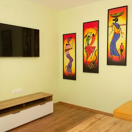 Apartment ~ The Citrus Flat ~ With A Free Parking Spot *