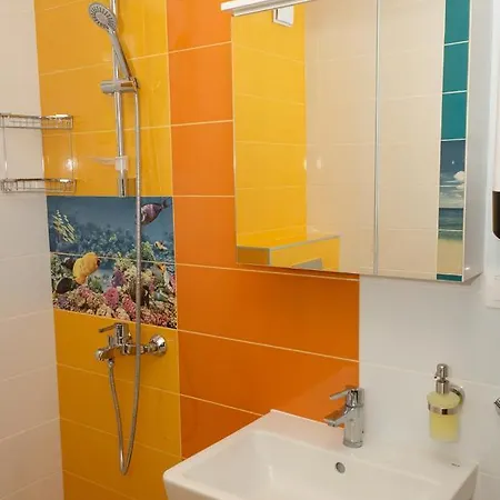 Apartment ~ The Citrus Flat ~ With A Free Parking Spot